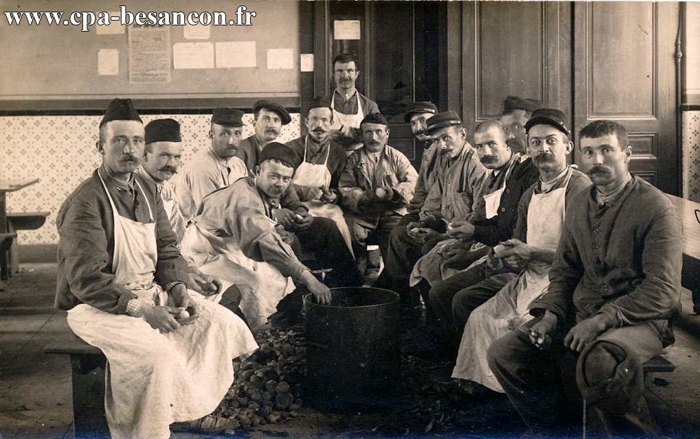 7e section d'Infirmiers - Hôpital temporaire de l'avenue de l'Helvétie - Besançon - Corvée de patates